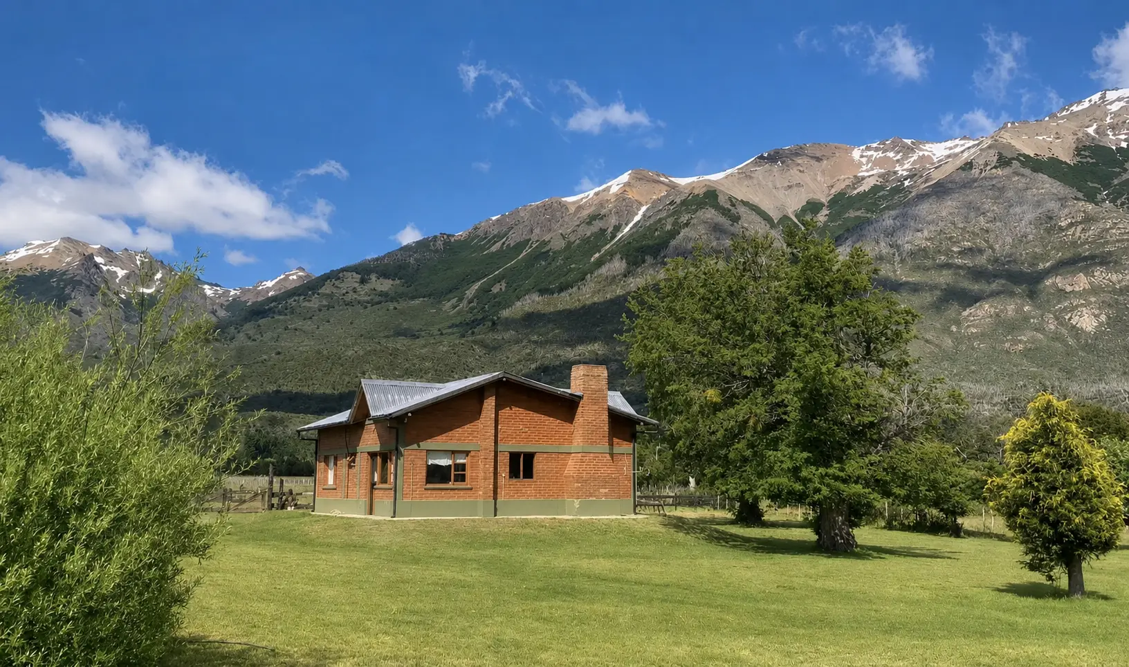 Refugio Cordillerano al pie de las montañas del Parque Nacional Los Alerces