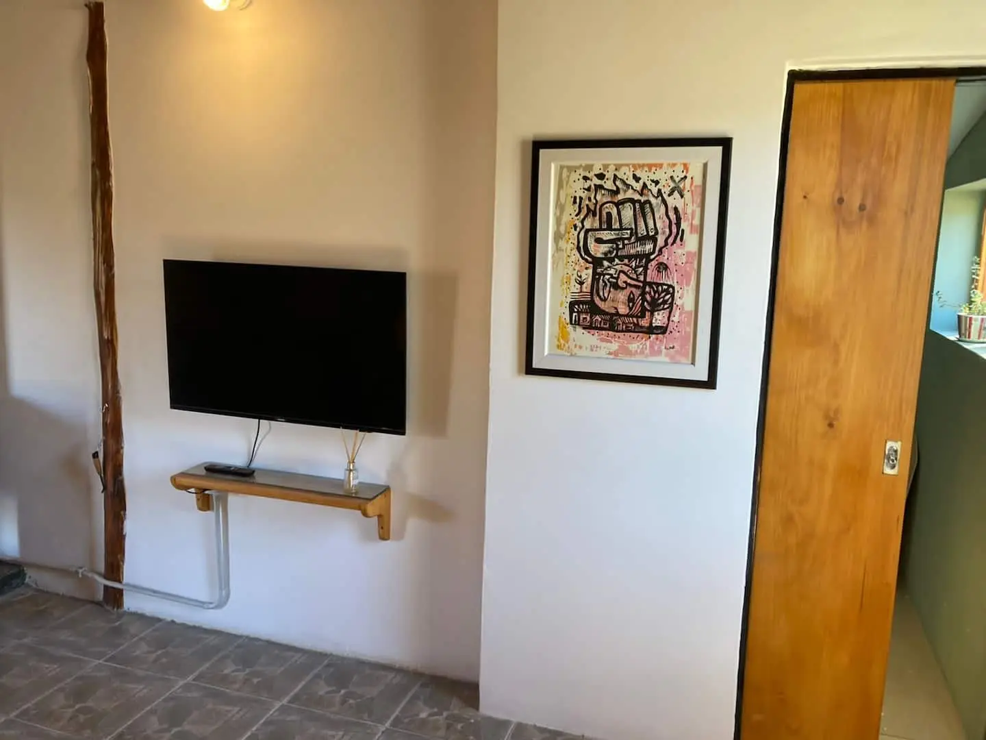 Televisión y acceso a la cocina de Nido Patagónico